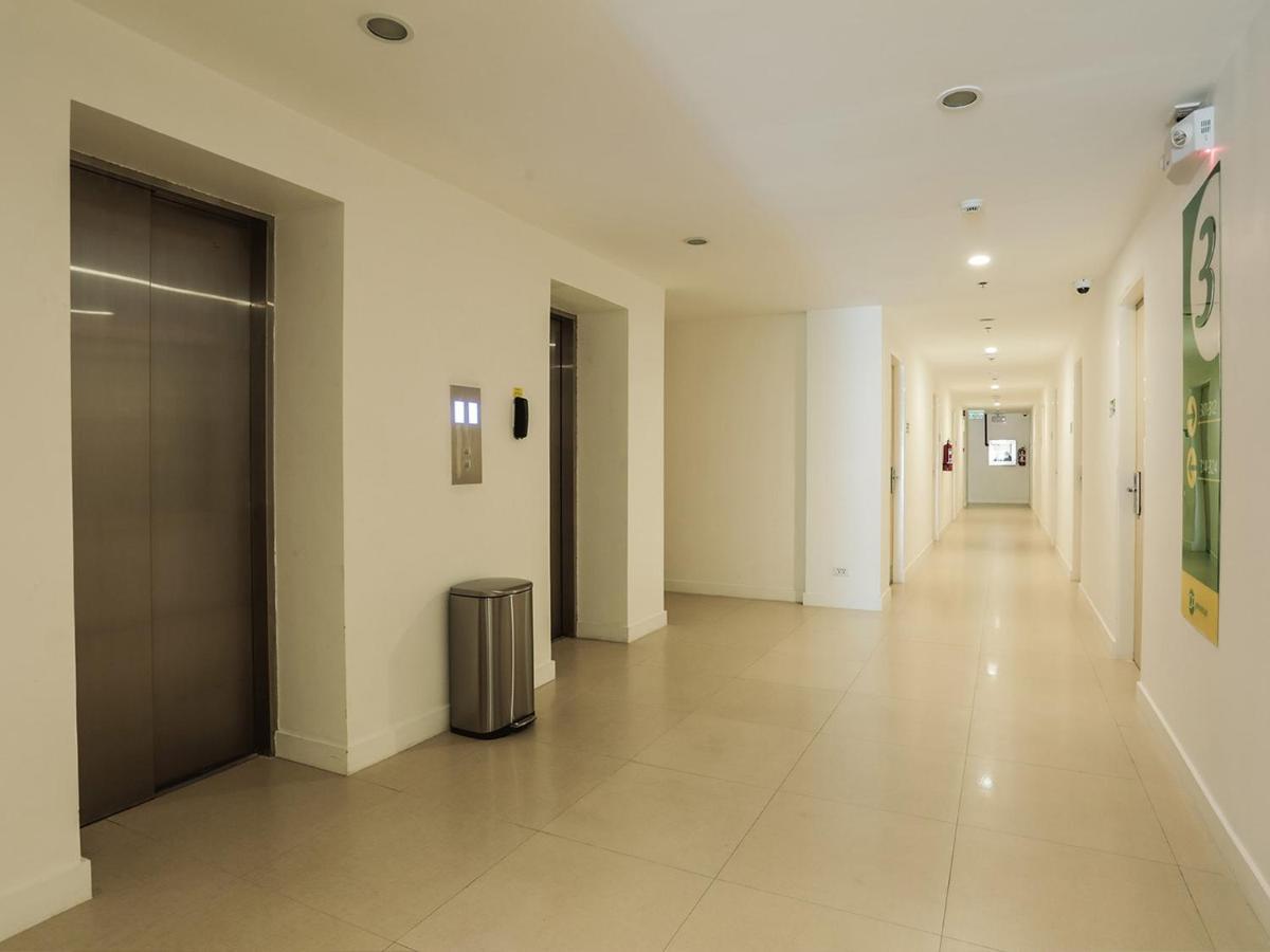 קואזון סיטי Go Hotels Timog מראה חיצוני תמונה