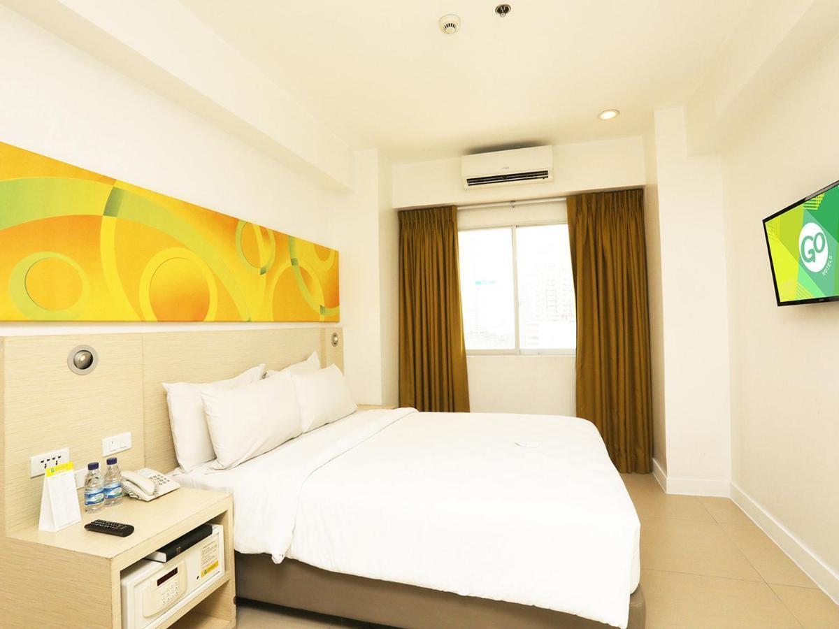 קואזון סיטי Go Hotels Timog מראה חיצוני תמונה