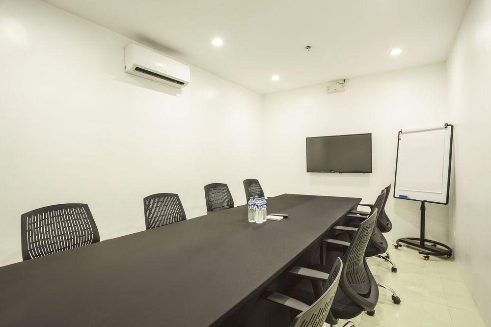 קואזון סיטי Go Hotels Timog מראה חיצוני תמונה